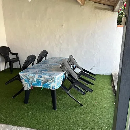 Petite Maison Au Calme, Dans Impasse Casa de Férias