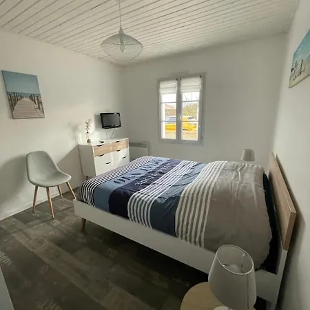 Petite Maison Au Calme, Dans Impasse * L'Epine (Vendee)