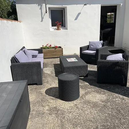 Petite Maison Au Calme, Dans Impasse Casa de Férias