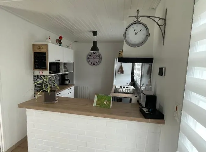 펜션 Petite Maison Au Calme, Dans Impasse *