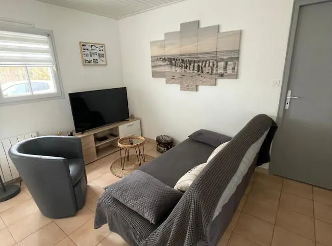 Petite Maison Au Calme, Dans Impasse 펜션 *